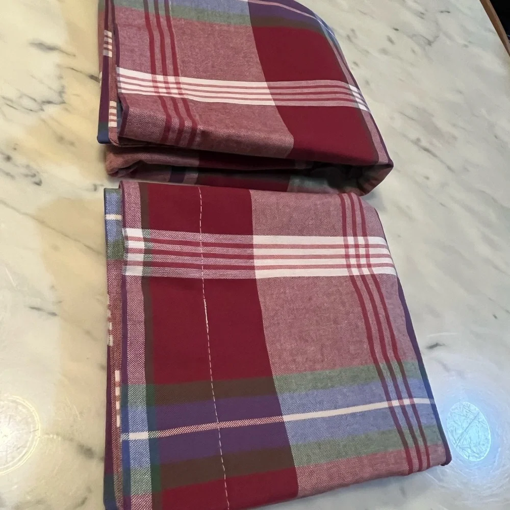 Country Curtains set of (2) pillow shams/ Firm price
